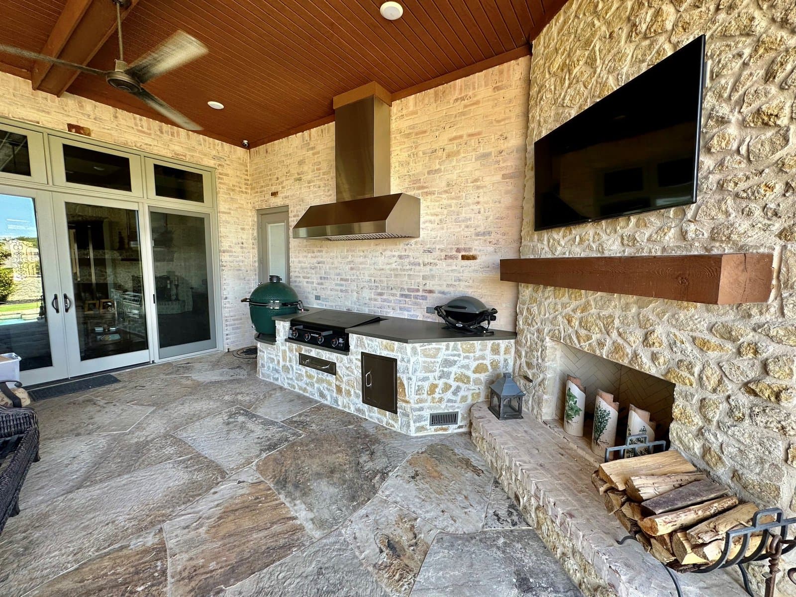 Elegant outdoor kitchen living space in Flower Mound 75022