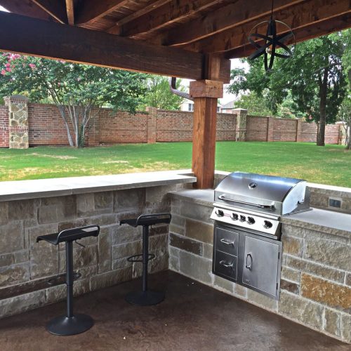 Outdoor kitchen and living space in Southlake 76092